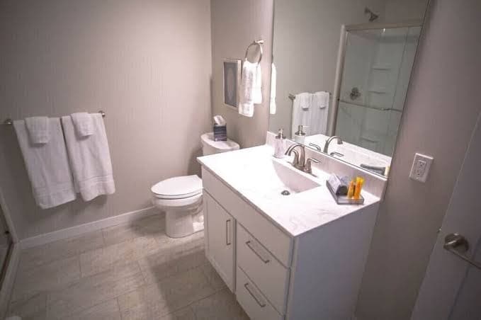 Monogram Inn- Boardwalk (Room 12), Hotel in Bridgman