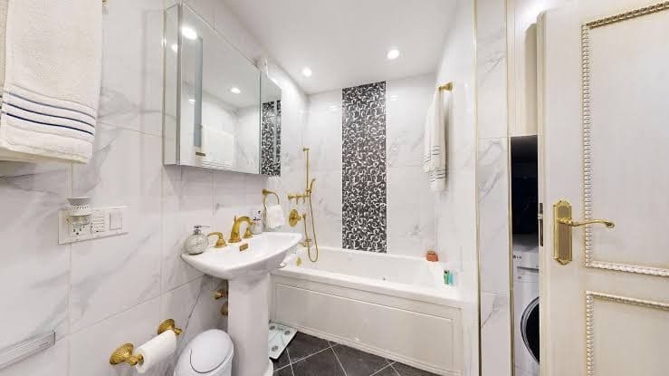 Luxury Beachside Stay In Coney Island • 30 Min Subway Ride Into Times Square, Hotel in Brighton Beach