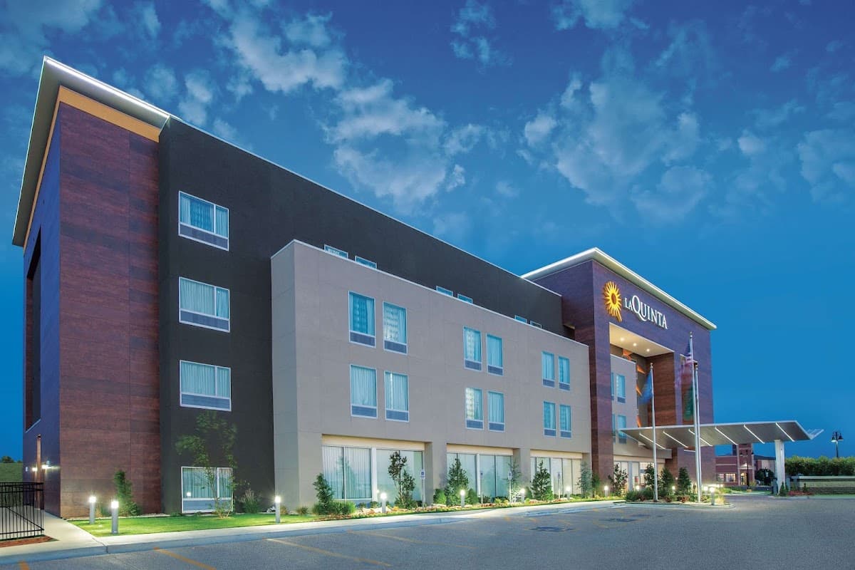 La Quinta Inn & Suites by Wyndham Tulsa Broken Arrow, Hotel in Broken Arrow