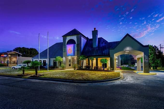 HomeTowne Studios Birmingham - Highway 280, Hotel in Lake Purdy