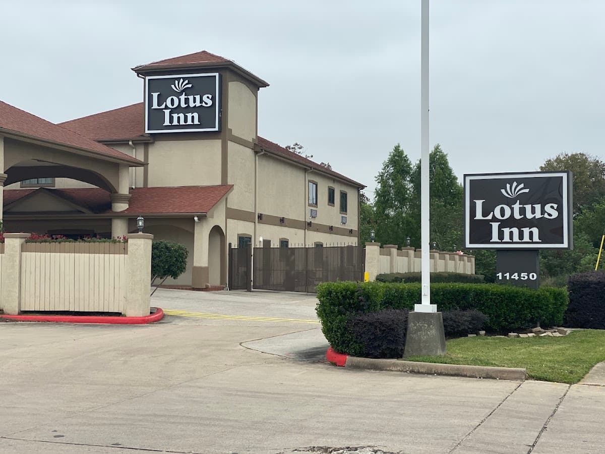 Lotus Inn- Hobby, Hotel in Brookside Village