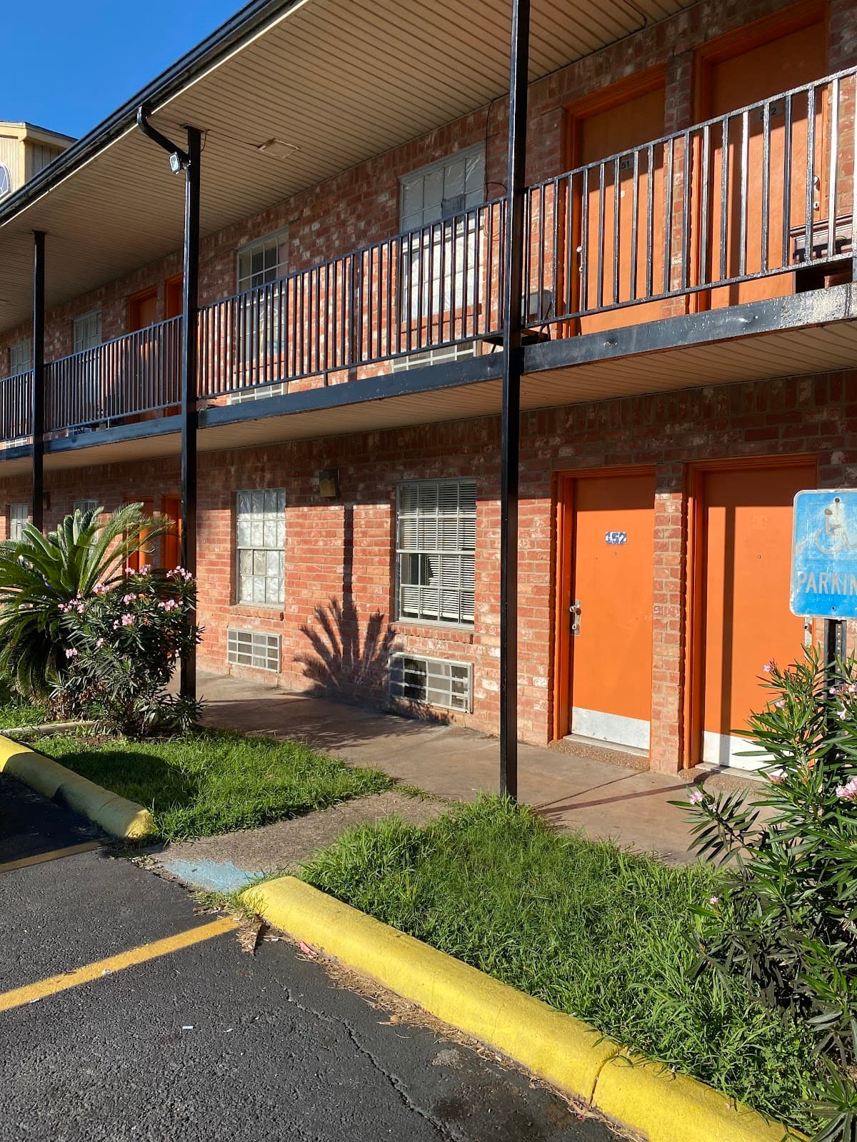 URBANA Studio Apartments, Aparthotel in Brownsville