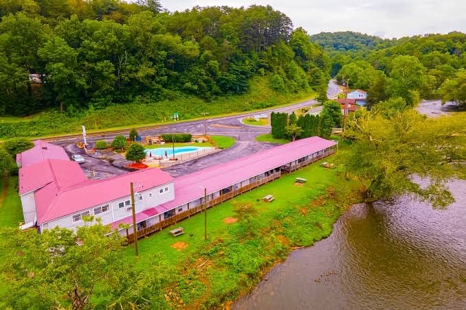 Lloyd's On The River Country Inn By Oyo, Hotel in Bryson City