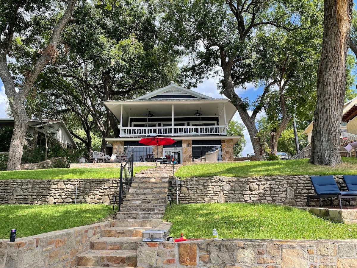 Breeze Terrace Lakefront Vacation Rental Home, Hotel in Buchanan Dam