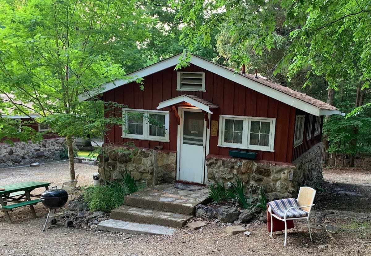 Rocky Hide-A-Way Cottages, Holiday Home in Bull Shoals