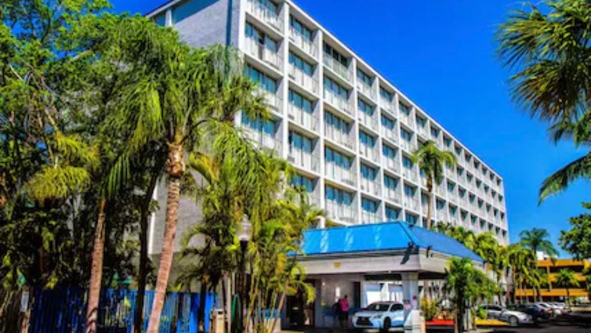 North Miami Beach Gardens Inn & Suites, Hotel in Golden Glades
