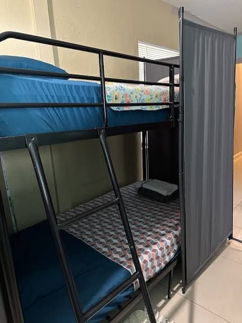 Miami Vibes Hostel - North Miami, Hostel in Golden Glades