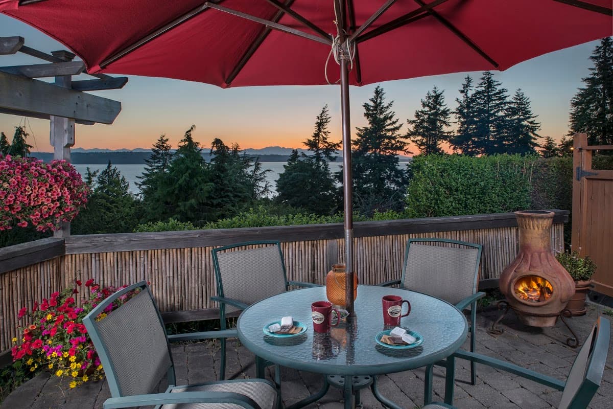 Three Tree Point Bed & Breakfast, Bed & Breakfast in Normandy Park