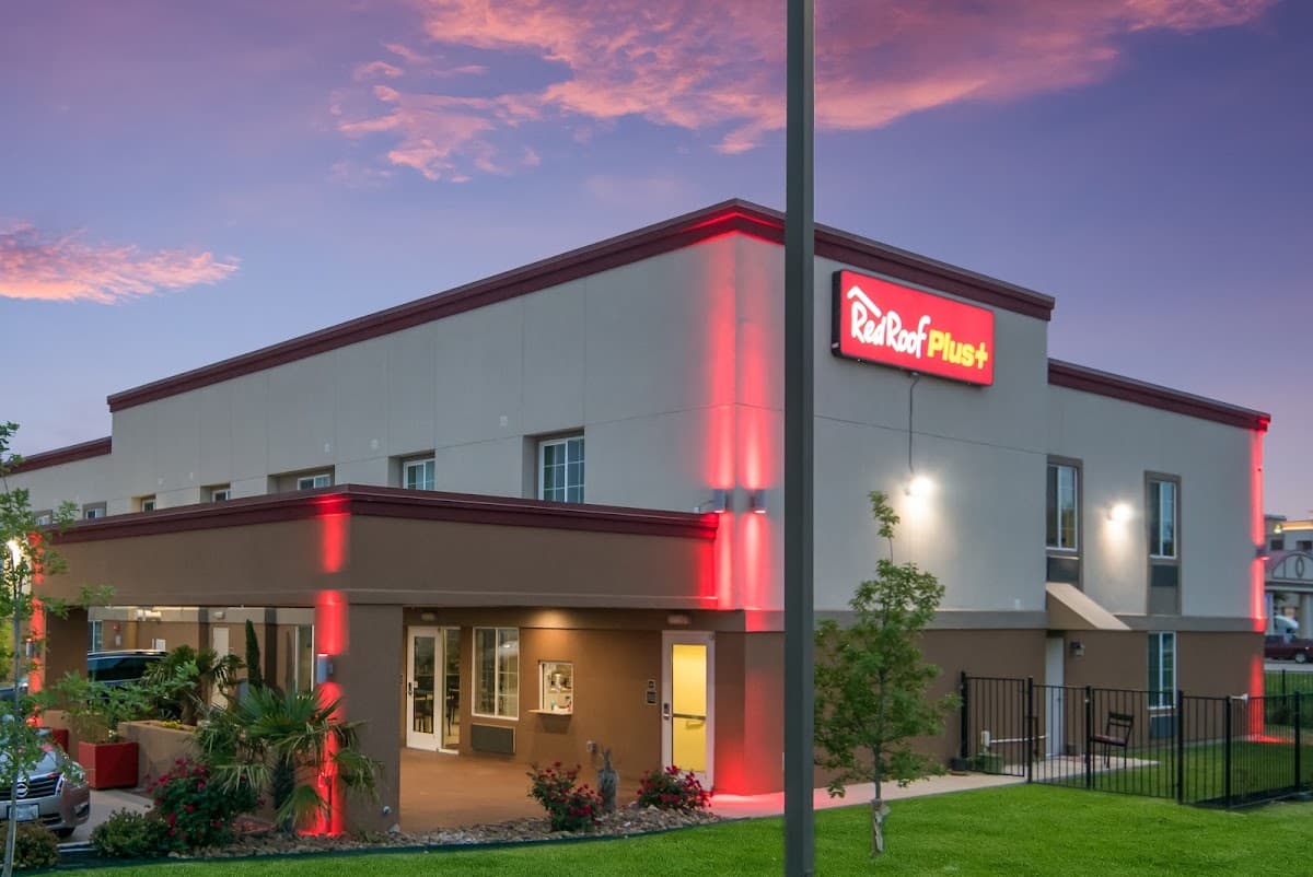 Red Roof PLUS+ Fort Worth - Burleson, Hotel in Burleson