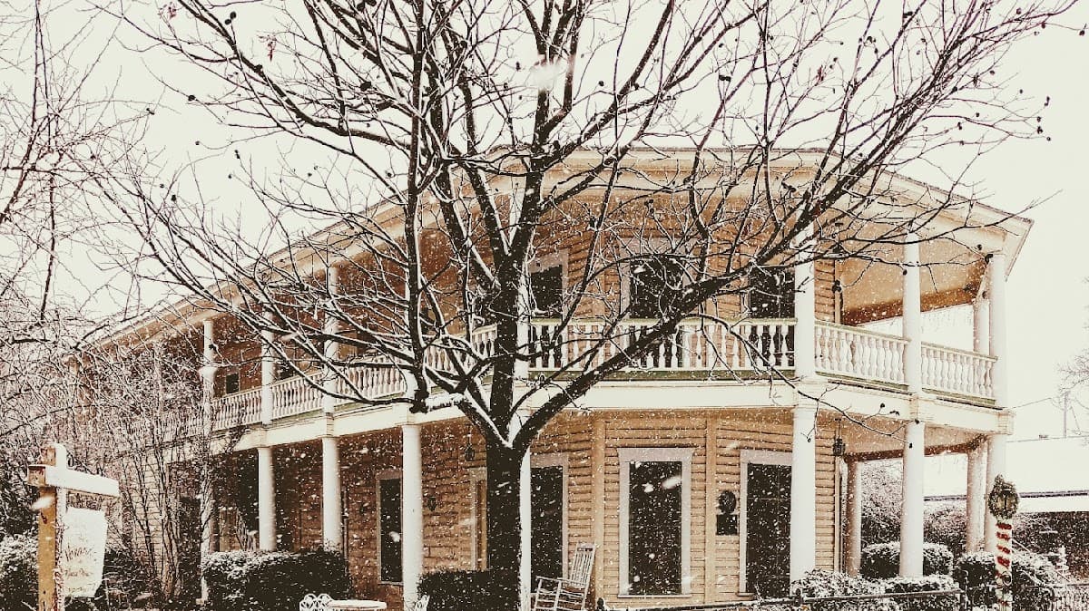 The Verandas Guest House, Hotel in Burnet