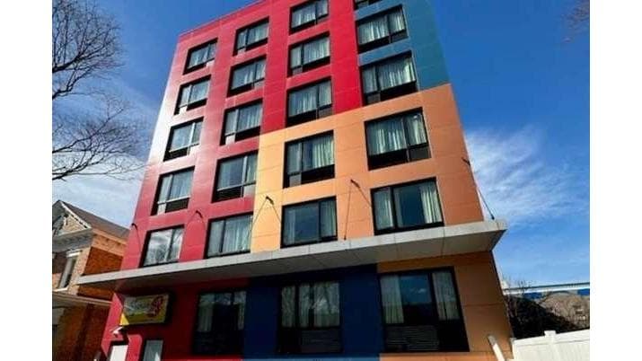 Super 8 by Wyndham Brooklyn Pennsylvania Ave, Hotel in Cypress Hills