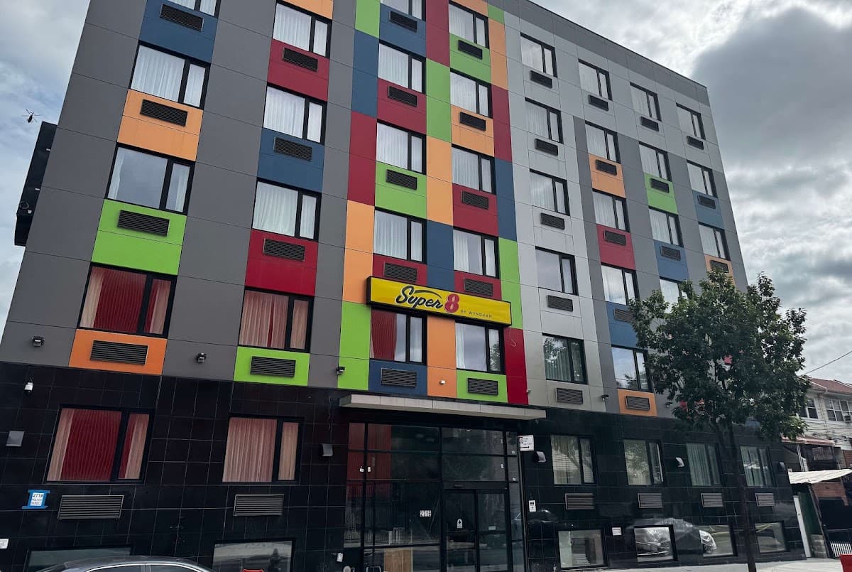 Super 8 by Wyndham Brooklyn Fulton Street, Hotel in Cypress Hills