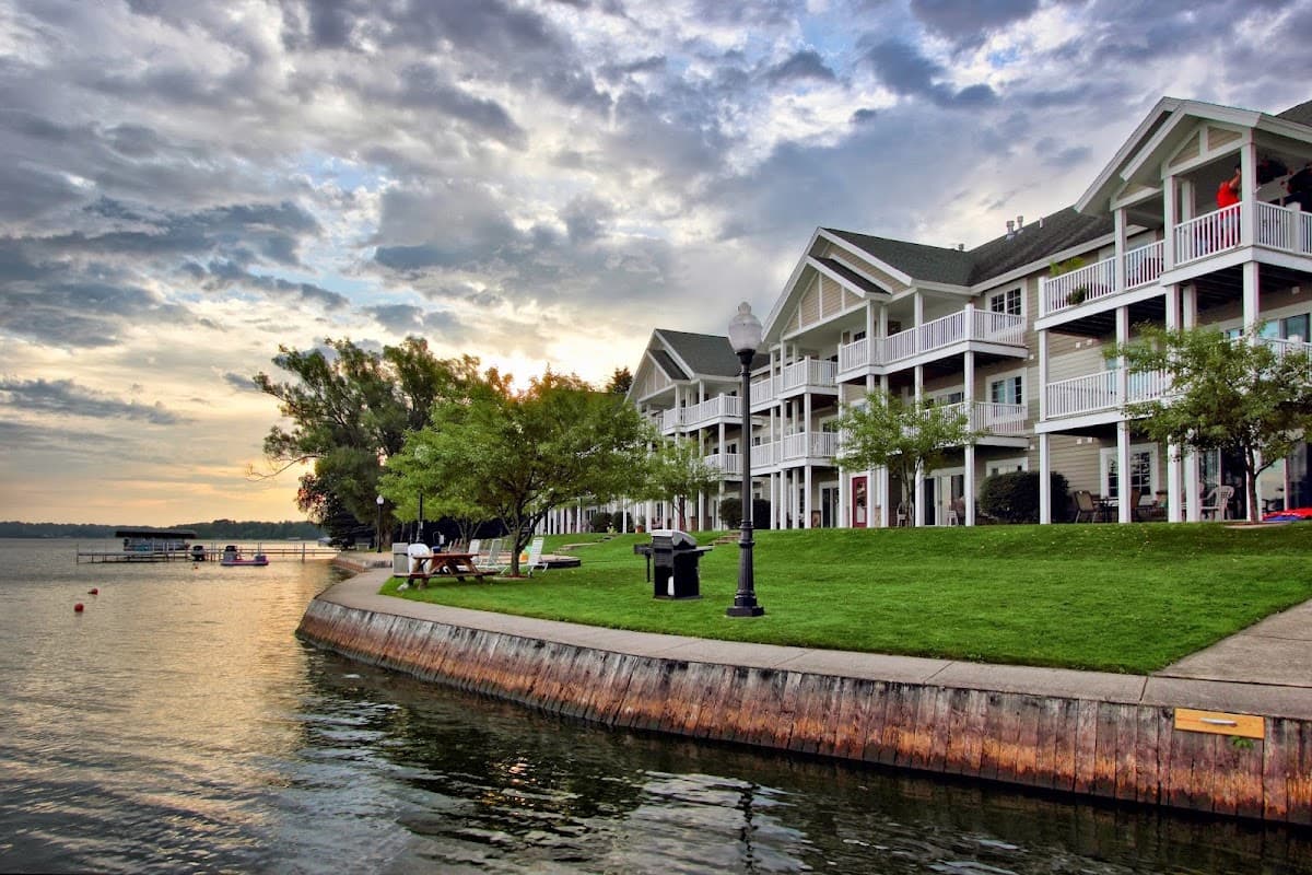 Sunset Shores Resort Cadillac, Resort in Cadillac