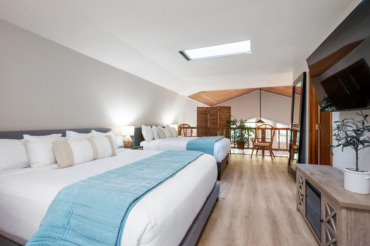 Coastal Retreat/King Beds/Big Sur Cabin/EV Charger, Holiday Home in Cambria