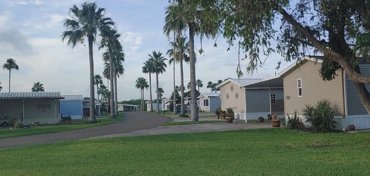 Four Seasons RV Resort | Brownsville Texas, Caravan Park in Cameron Park Colonia