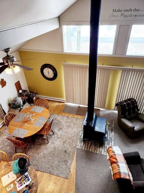 Cozy 3-bedroom chalet in Canadian Lakes. Dogs allowed with a fee. Max 6 guests., Chalet in Canadian Lakes