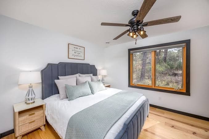 The Lodge- Luxury Lakefront Retreat, Lodge in Canadian Lakes