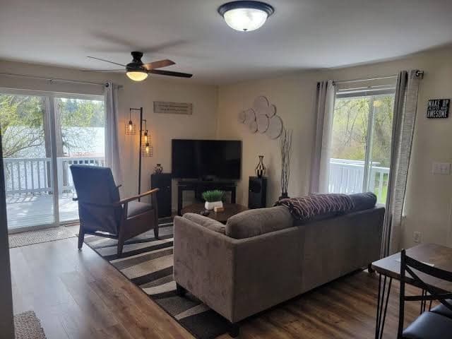 Relaxing 1-bedroom cottage in charming Gig Harbor perfect for getaway, Holiday Home in Canterwood