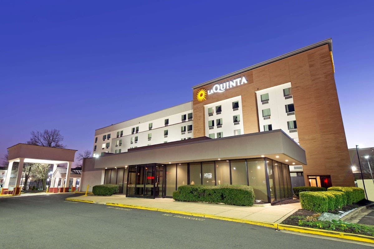 La Quinta Inn & Suites by Wyndham DC Metro Capital Beltway, Hotel in Summerfield