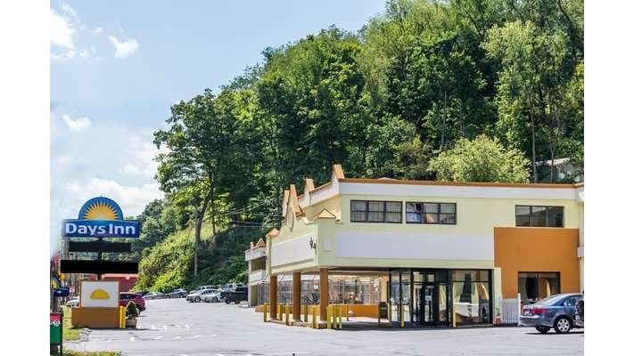 Days Inn by Wyndham Pittsburgh, Hotel in Green Tree