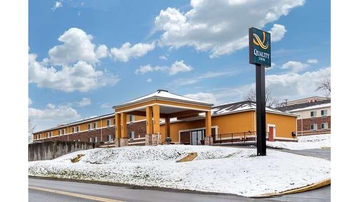 Quality Inn Coraopolis - Pittsburgh Airport, Hotel in Carnot-Moon