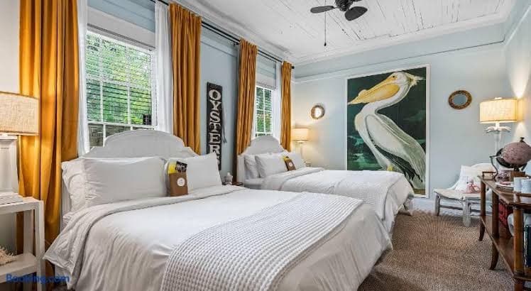 Old Carrabelle Hotel Captains Quarters Suite - Entire Place, Holiday Home in Carrabelle