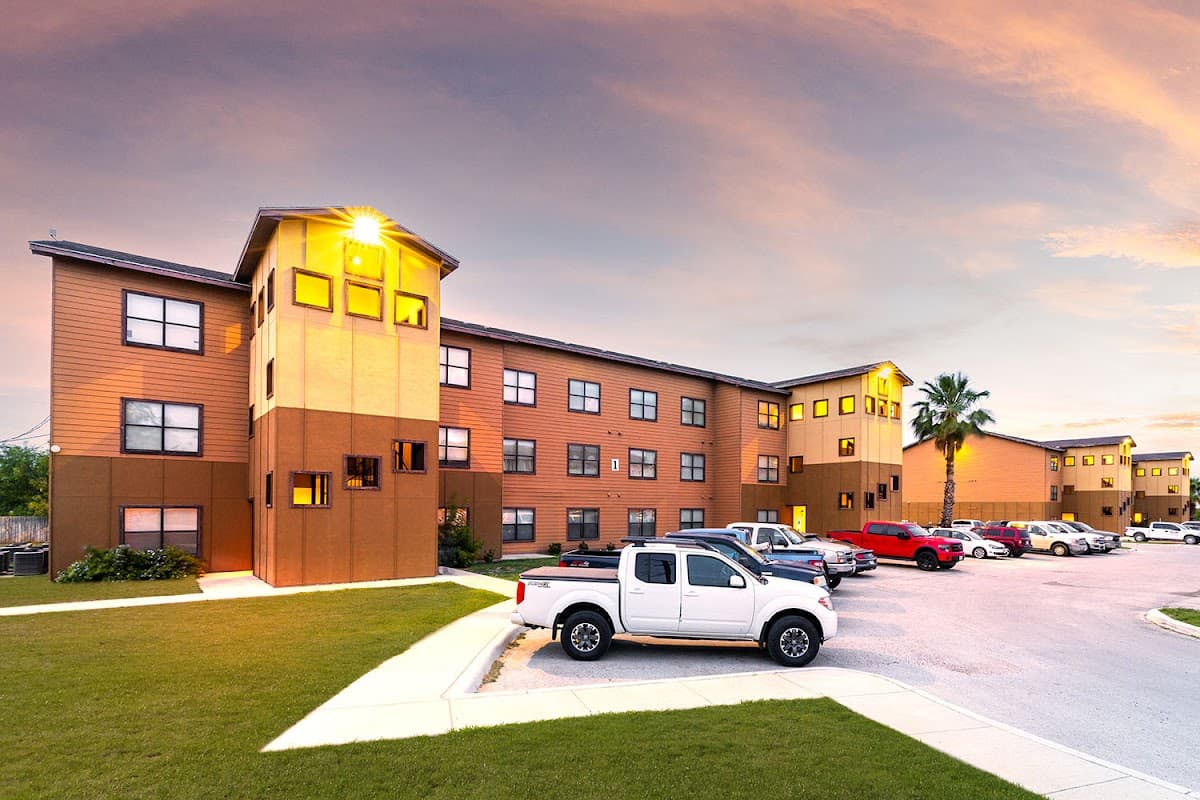 LaVillita Apartments with Hotel Stays, Aparthotel in Carrizo Springs