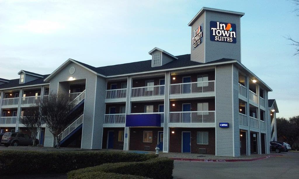 InTown Suites Extended Stay Carrollton TX - West Trinity Mills, Aparthotel in Carrollton