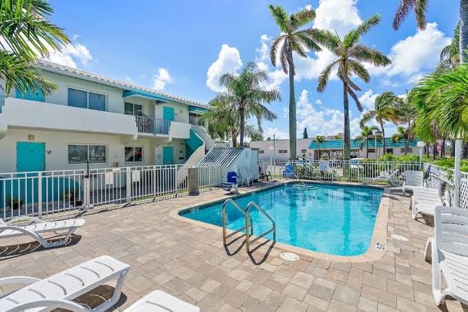 Hollywood Beachside Boutique Suites, Hotel in Dania Beach