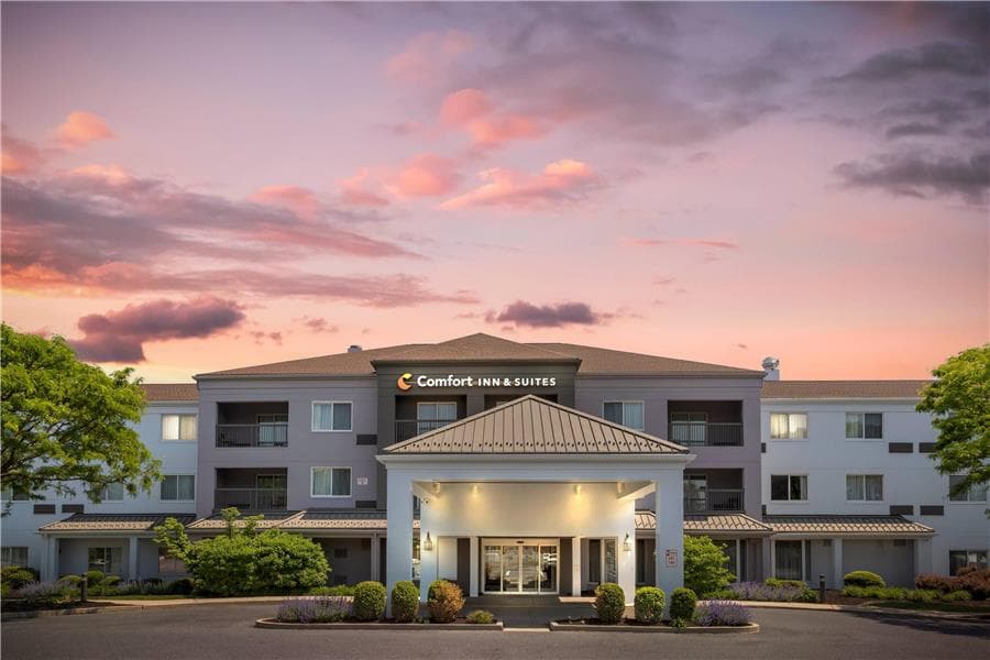 Comfort Inn & Suites Bethlehem Lehigh Valley Airport, Hotel in Catasauqua