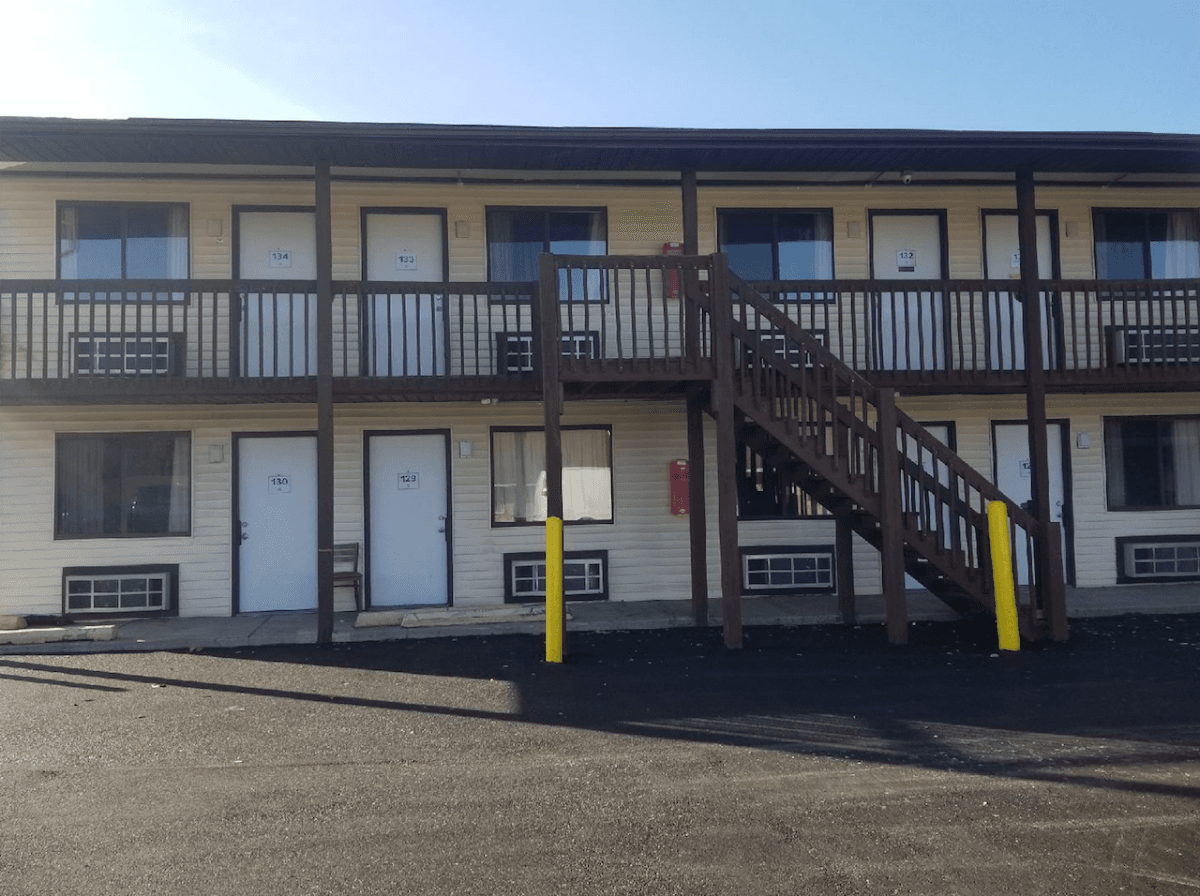 Economy Inn & Suites Cedar Lake, Hotel in Cedar Lake