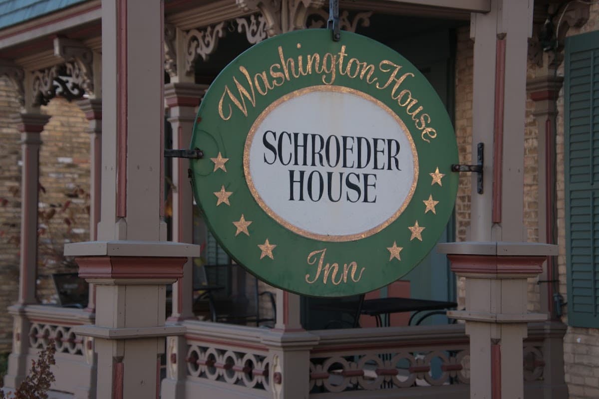 Schroeder Guest House, Bed & Breakfast in Cedarburg