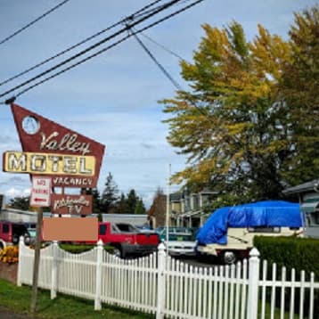 Valley Motel (NO PETS) NO RESERVATIONS, Motel in Central Point