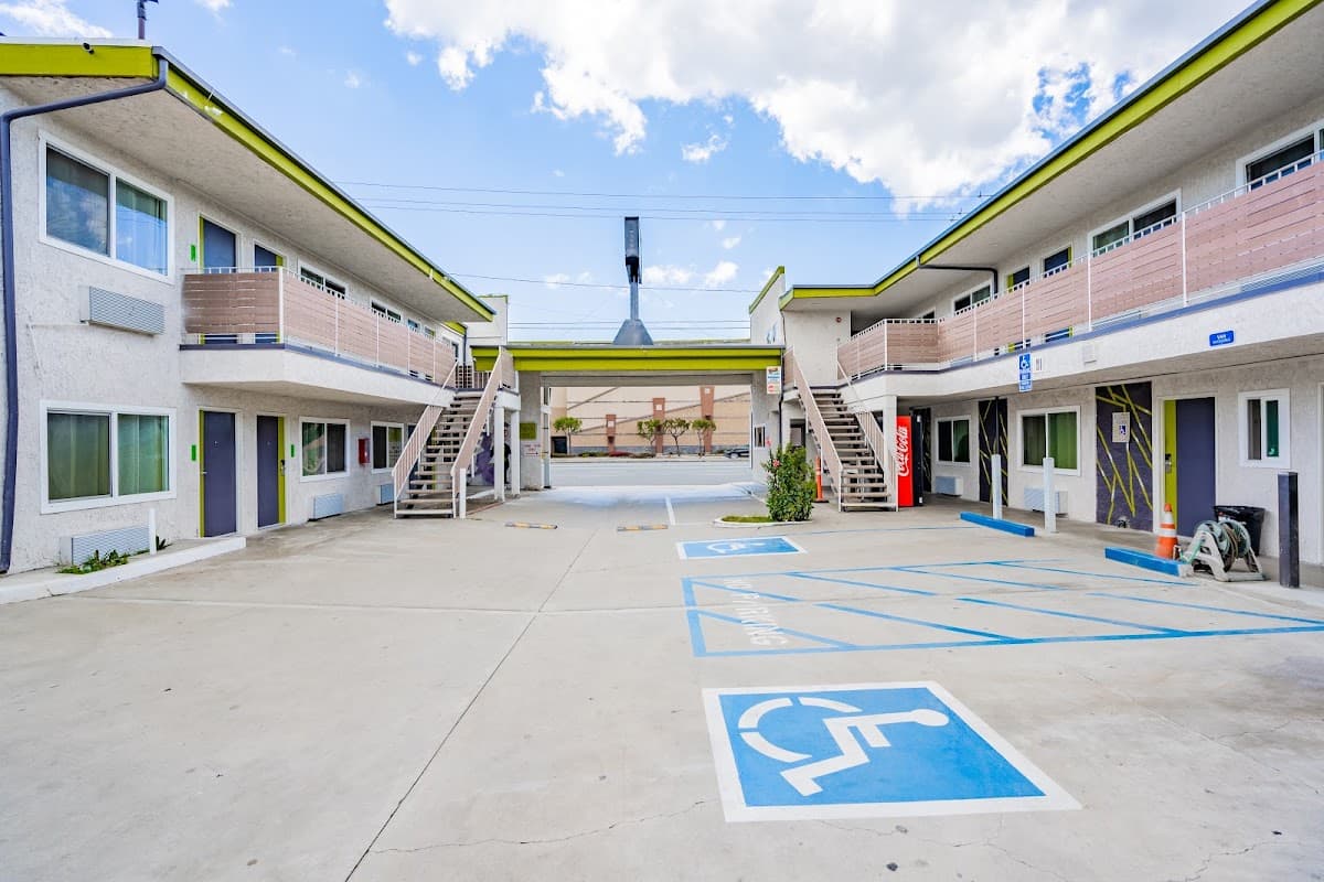 Exclusivo Inn + Suites, Hotel in Hawaiian Gardens