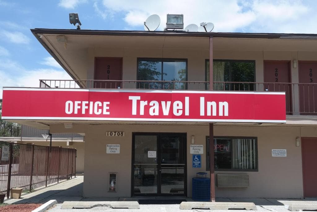 Travel Inn By OYO Omaha, Hotel in Ralston