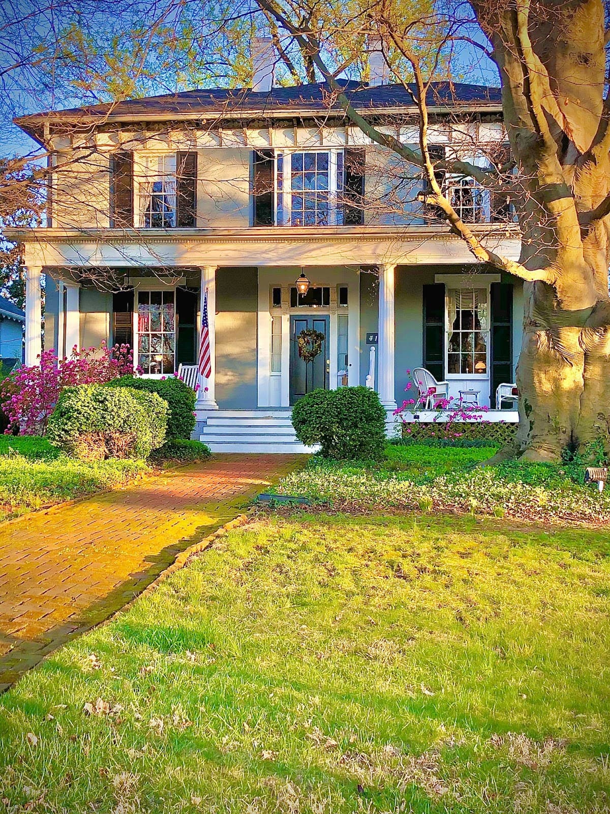 The Carriage Inn Bed and Breakfast, Bed & Breakfast in Charles Town