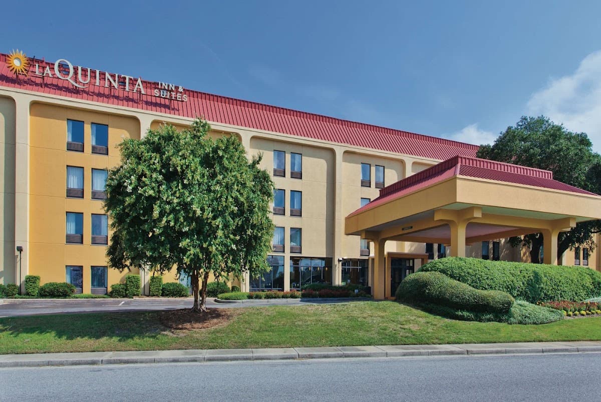 La Quinta Inn & Suites by Wyndham Charleston Riverview, Hotel in Charleston