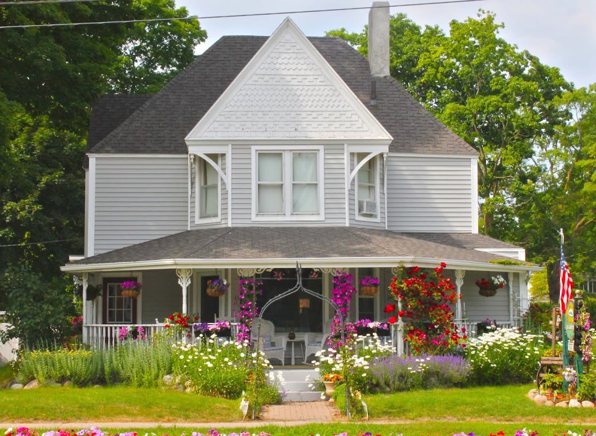 Charlevoix House - The Northside, Hotel in Charlevoix
