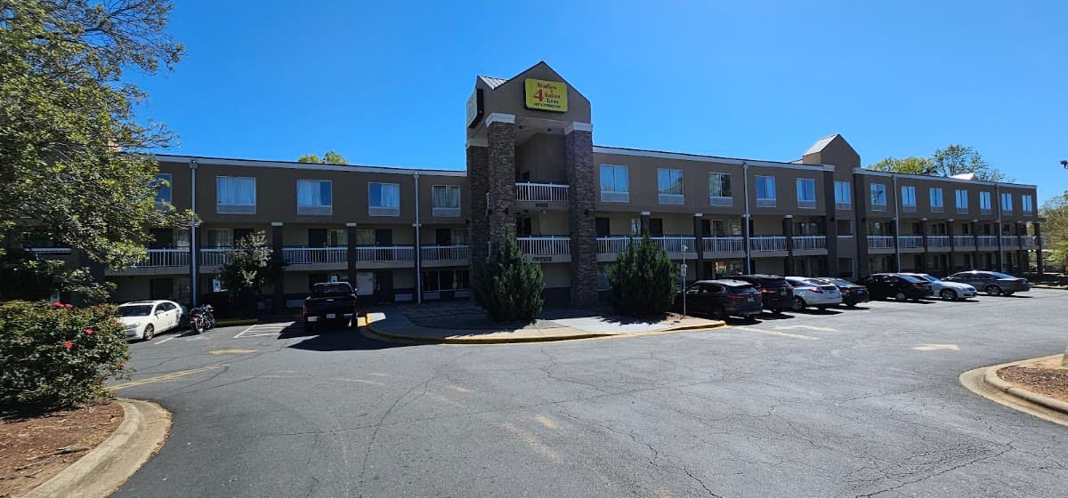 Studios & Suites 4 Less Airport, Hotel in Charlotte