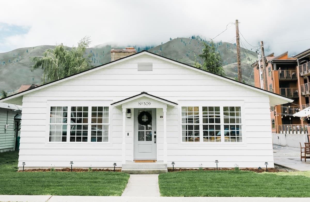 Lake Chelan Cottage, Bed & Breakfast in Chelan