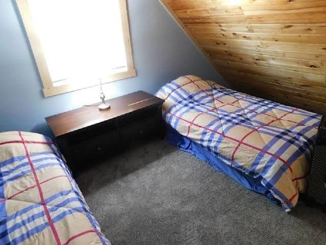 Quiet river front or sportsman getaway. ATV access. Family friendly ., Hotel in Cherryfield