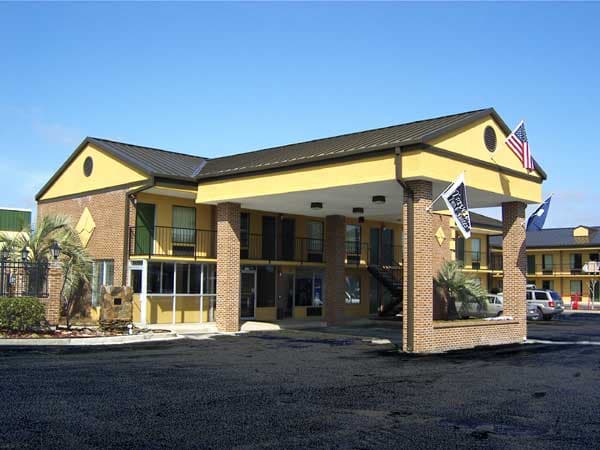Travelers Inn & Suites, Hotel in Sumter