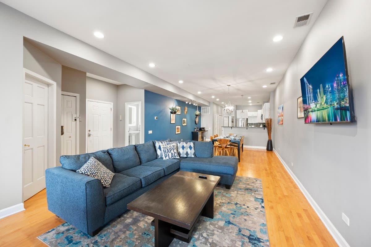 Chicago Ave Collective: Luxury Vacation Rentals, Holiday Home in Near North Side