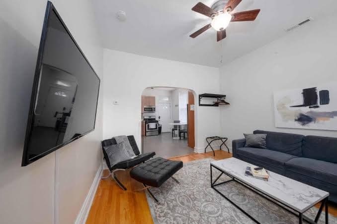 FRONTDESK Modern 1 Br Apt near the United Center - Apartment, Hotel in East Garfield Park