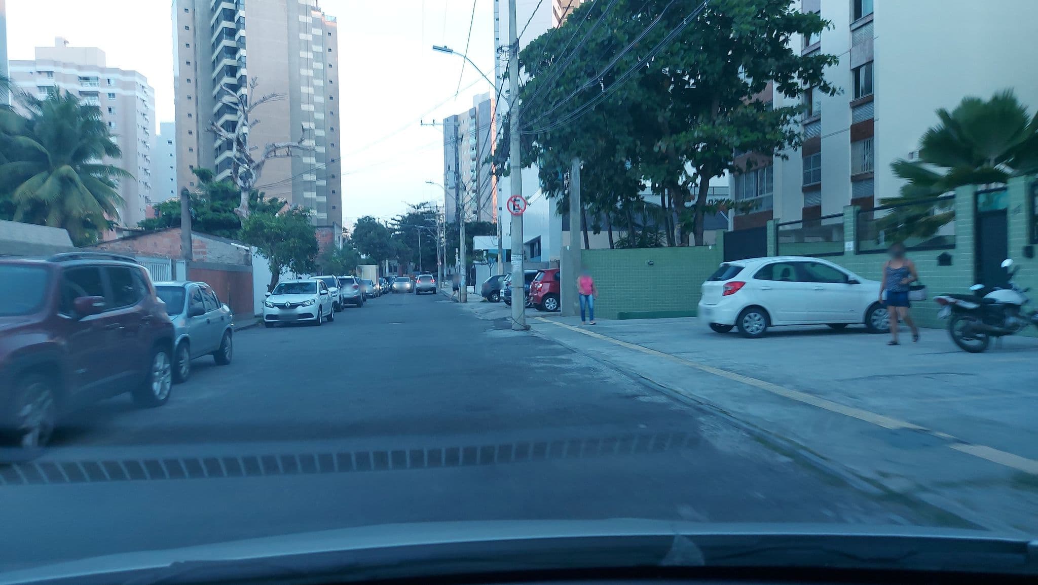 Street view near Edifício Vivendas do Atlântico, Salvador