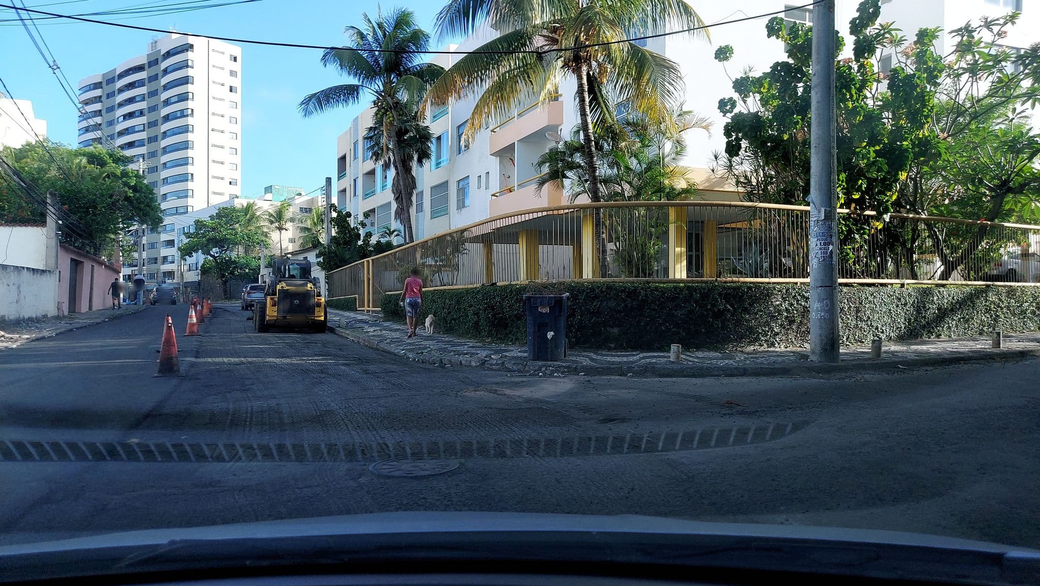 Street view near Edifício Rio Japurá, Salvador