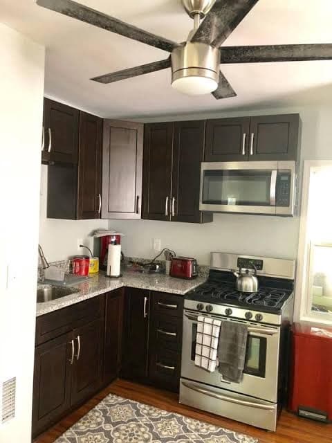 The House Hotels - W45th Backhouse - Ohio City - Vacation Home, Hotel in Detroit-Shoreway