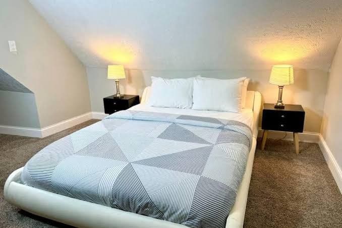 The House Hotels - Terrific W33rd - Two-Bedroom Apartment, Hotel in Detroit-Shoreway