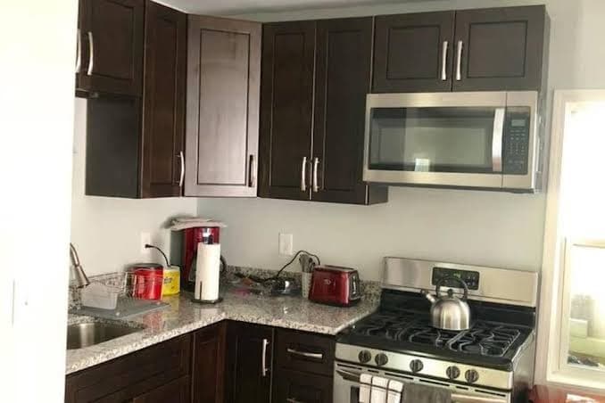 The House Hotels - W45th Backhouse - Three-Bedroom Apartment, Hotel in Detroit-Shoreway