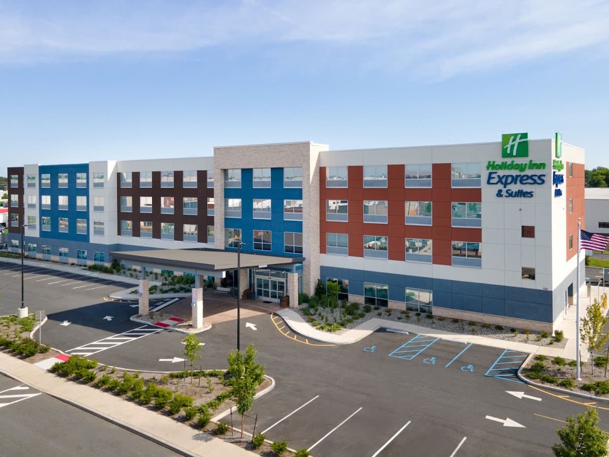 Holiday Inn Express & Suites Linden - Newark South by IHG, Hotel in Linden